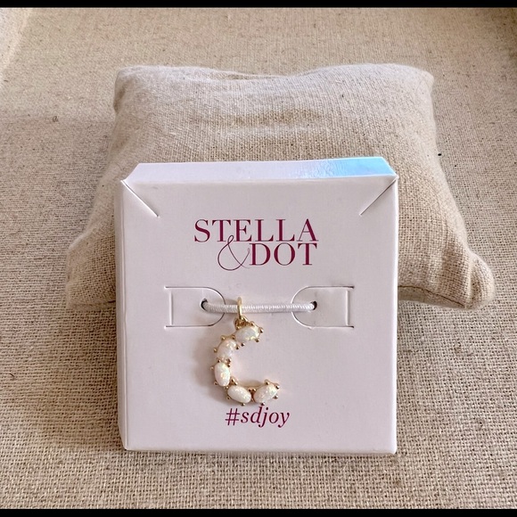 Stella & Dot C initial charm - Picture 1 of 1
